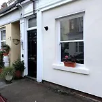 Apartment Sitwell Coastal With Free Parking *